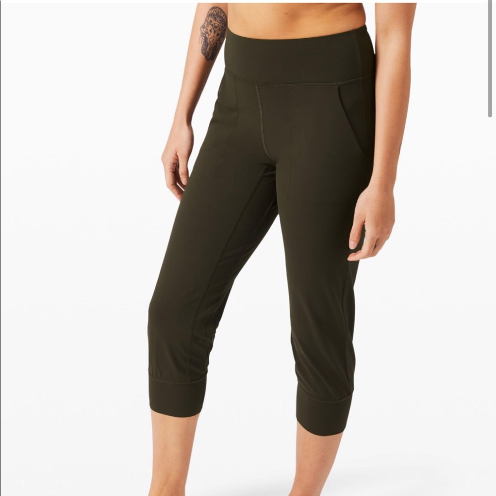 Lululemon cropped joggers